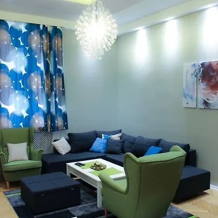 Apart Apartment *